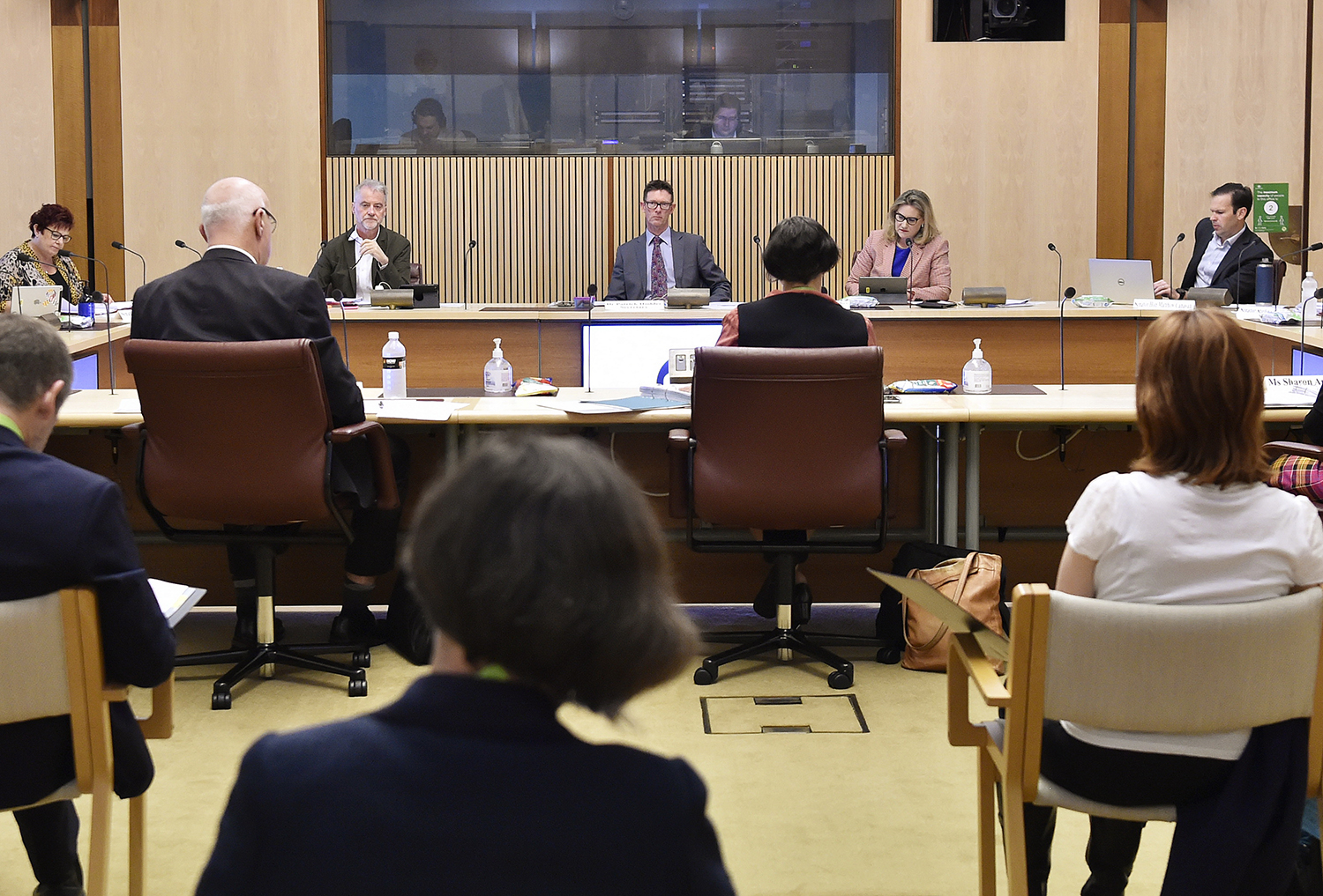 Hearing of the Select Committee on Tobacco Harm Reduction, Parliament House, Canberra, 13 November 2020. DPS Auspic.
