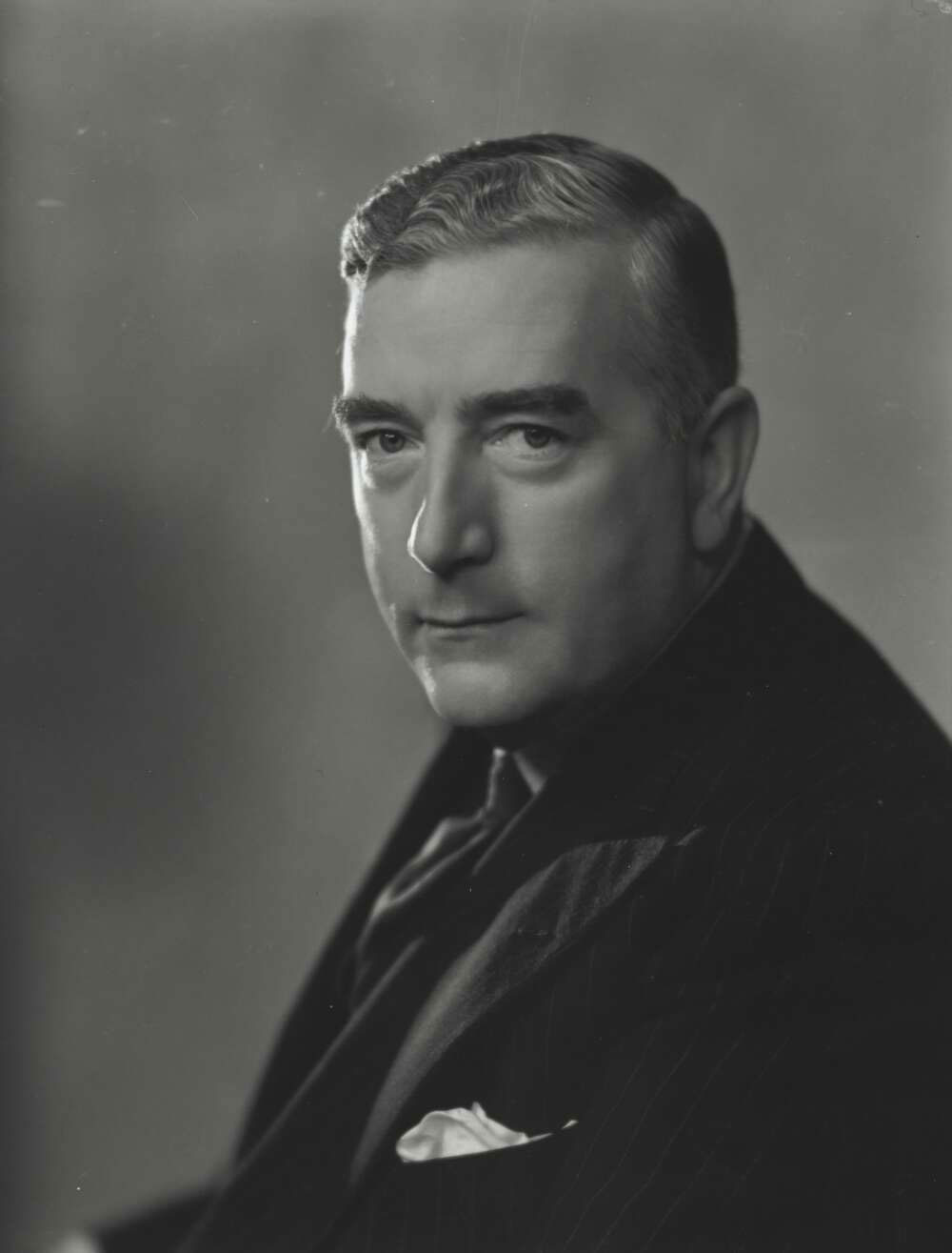 Monte Luke, Portrait of Robert Gordon Menzies, [193-?], National Library of Australia, nla.obj-136260982