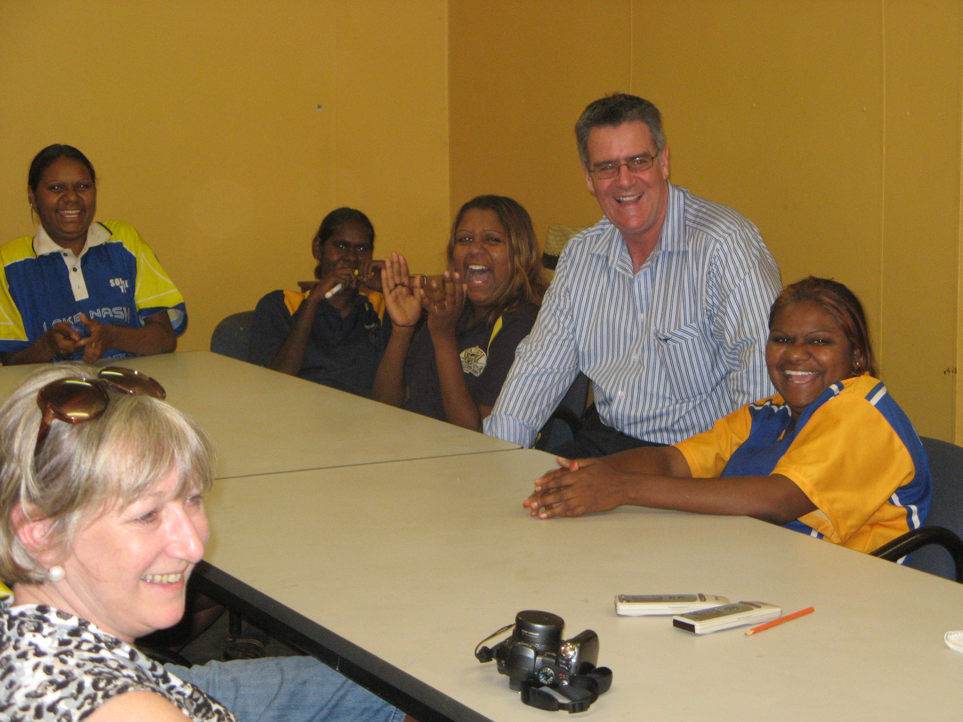 \x3cp\x3eSenators Sue Boyce and Mark Furner with young people at Alpurrurlam (Lake Nash), 28 October 2008.\x3c/p\x3e