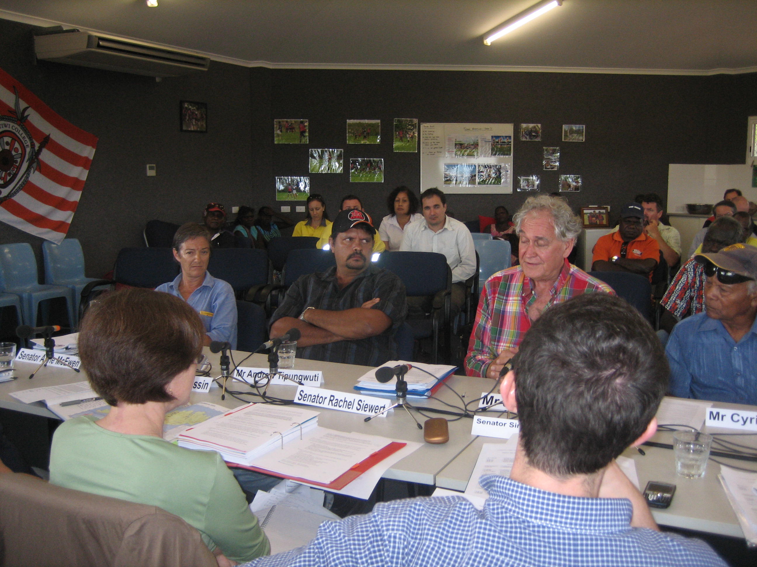 \x3cp\x3eWitnesses from Tiwi Land Council at a hearing at Pickertaramoor, Melville Island, 19 May 2009. \x3c/p\x3e
