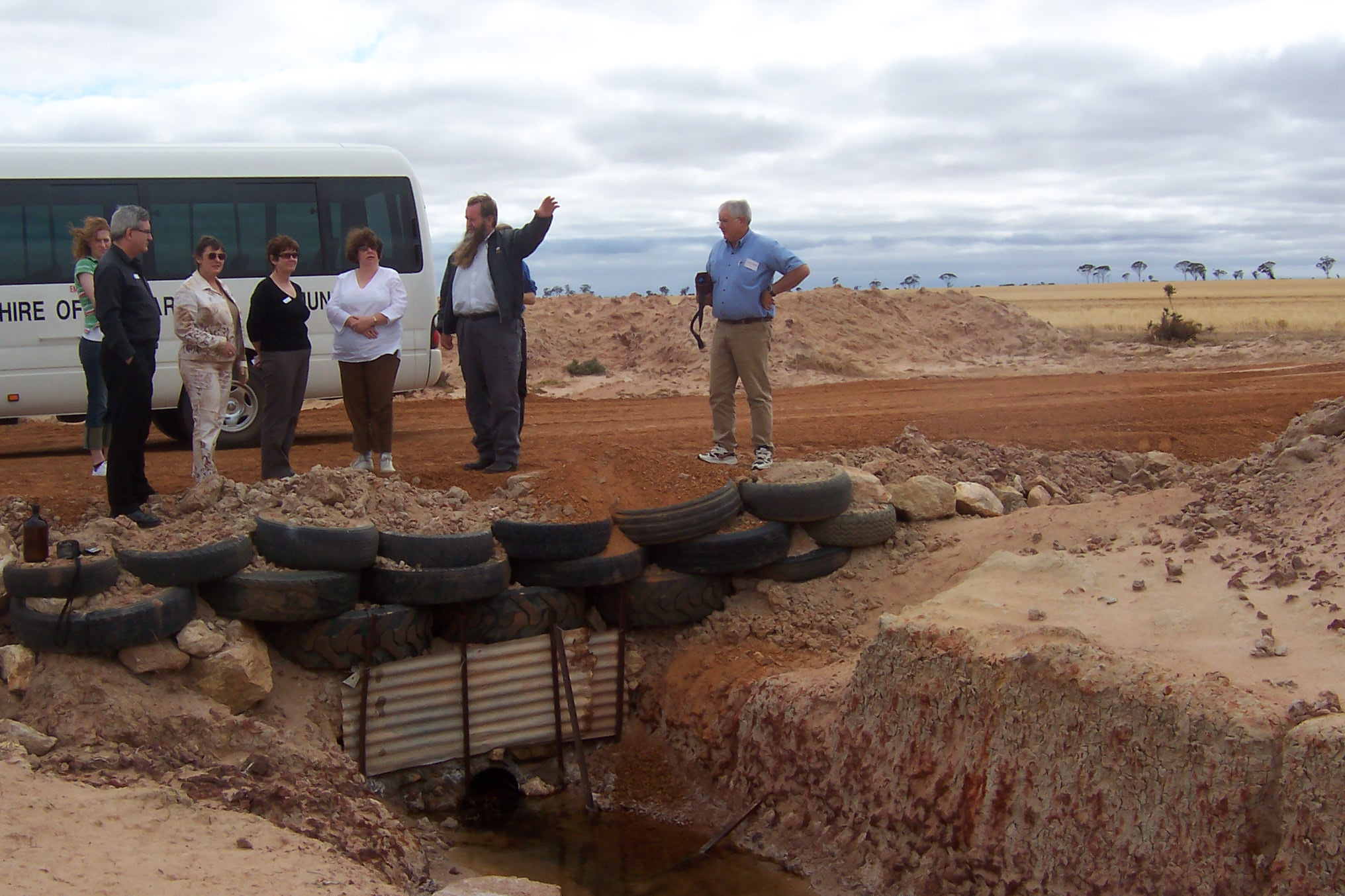 \x3cp\x3eCommittee members inspecting a drainage site in the Great Southern Region of WA, 17 November 2005.\x3c/p\x3e