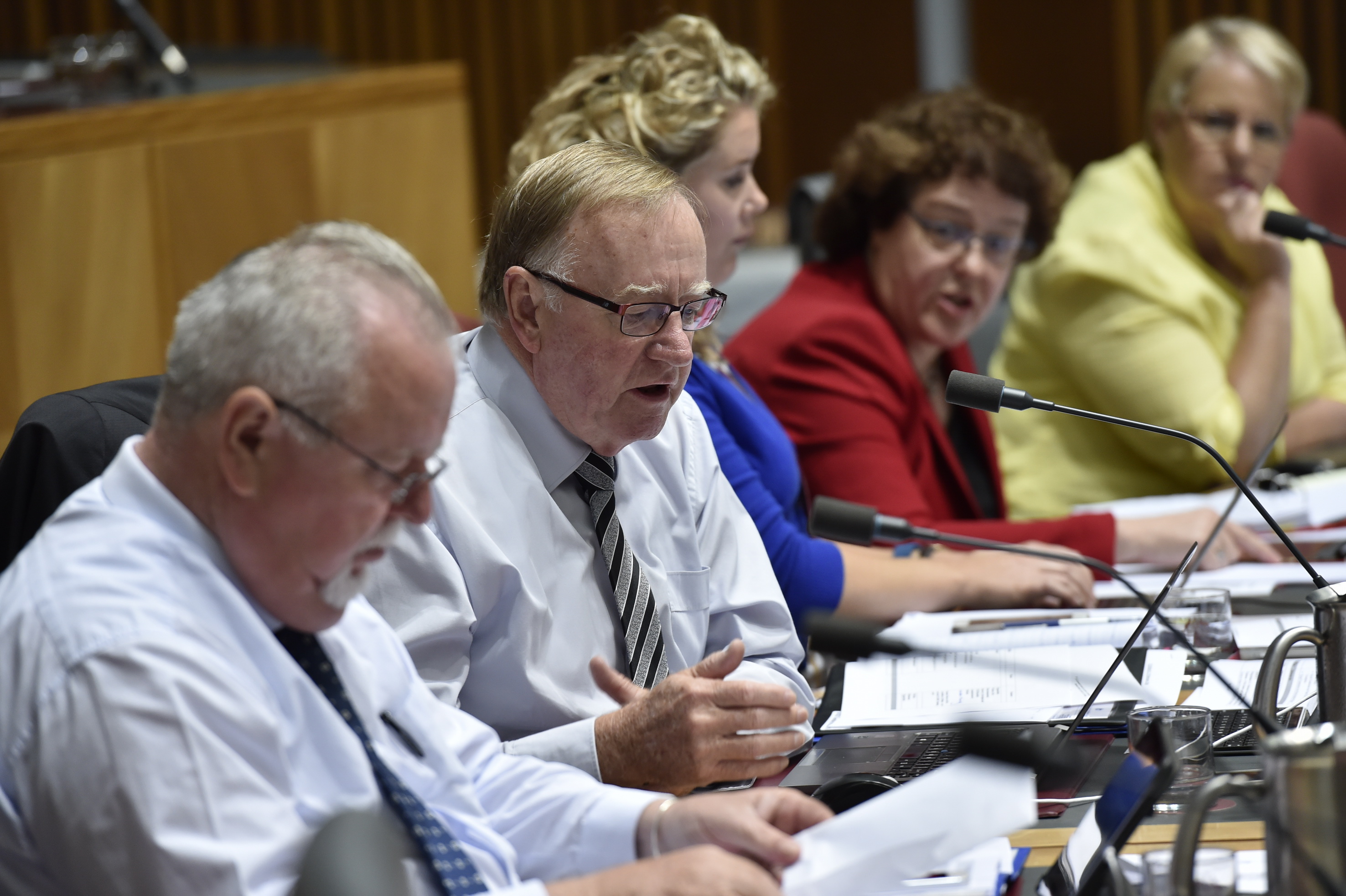 \x3cp\x3eAdditional estimates hearing, 9 February 2016. L-R: Senators Barry O\'Sullivan and Ian Macdonald [Chair], Sophie Dunstone [Secretary], Senators Jacinta Collins [Deputy Chair] and Catryna Bilyk. DPS Auspic.\x3c/p\x3e