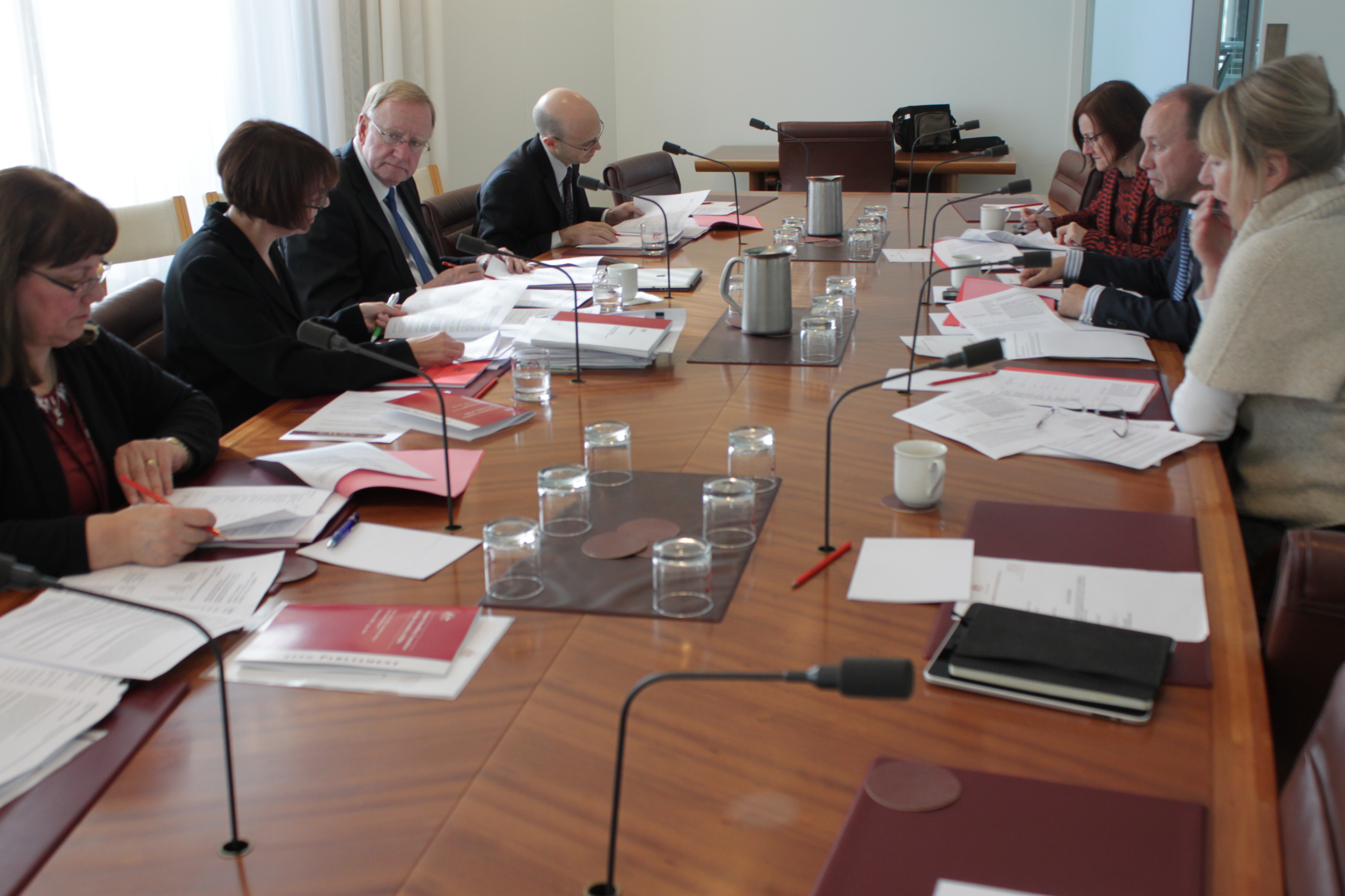 \x3cp\x3eScrutiny of Bills Committee  in session, 26 June 2013. L-R: Ingrid Zappe [Legislative Research Officer], Toni Dawes [Secretary], Senator Ian Macdonald [Chair], Leighton McDonald [Legal Adviser], Senators Rachel Siewert, Sean Edwards and Lin Thorp.\x3c/p\x3e