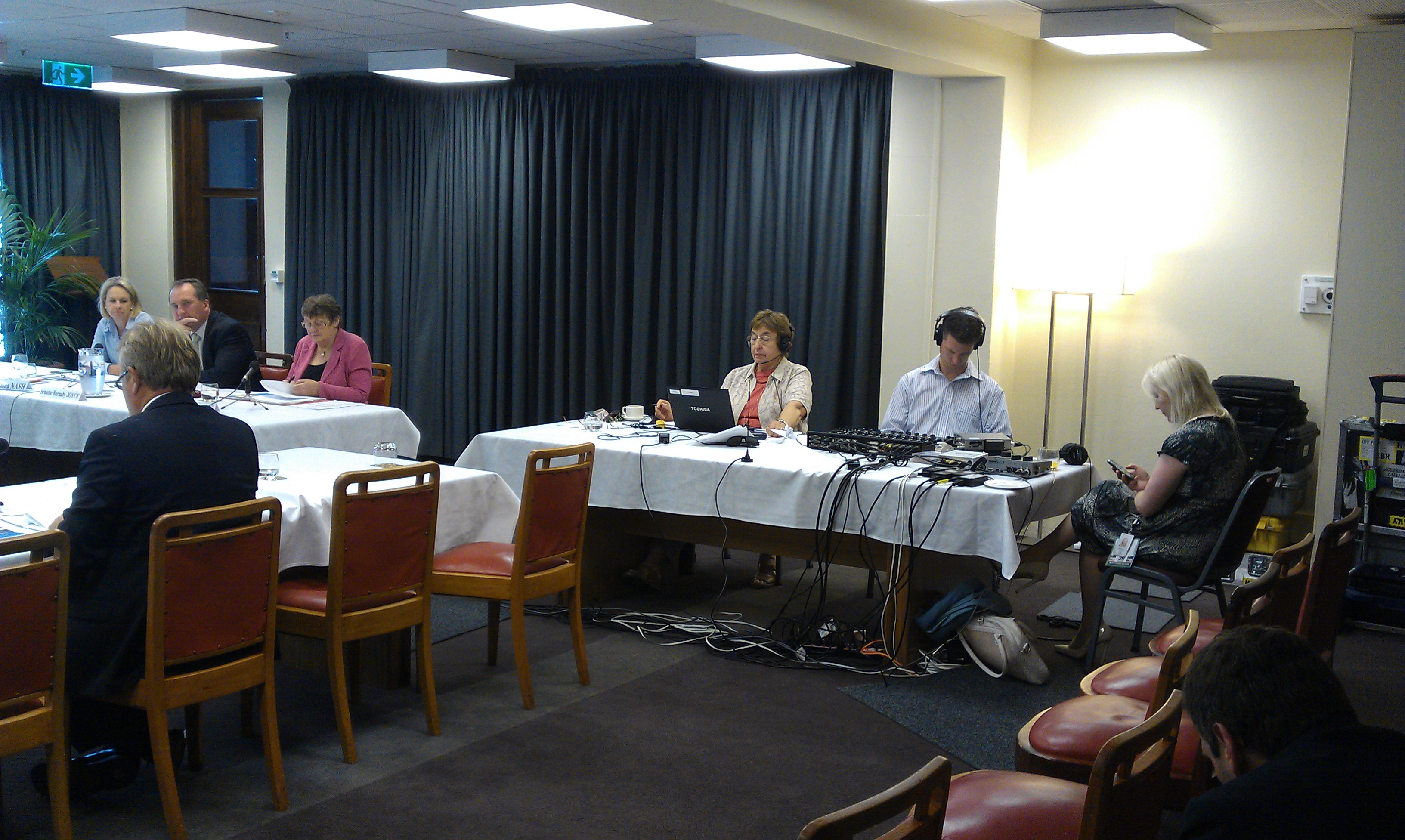 \x3cp\x3eHansard and broadcasting staff, 16 November 2011.\x3c/p\x3e