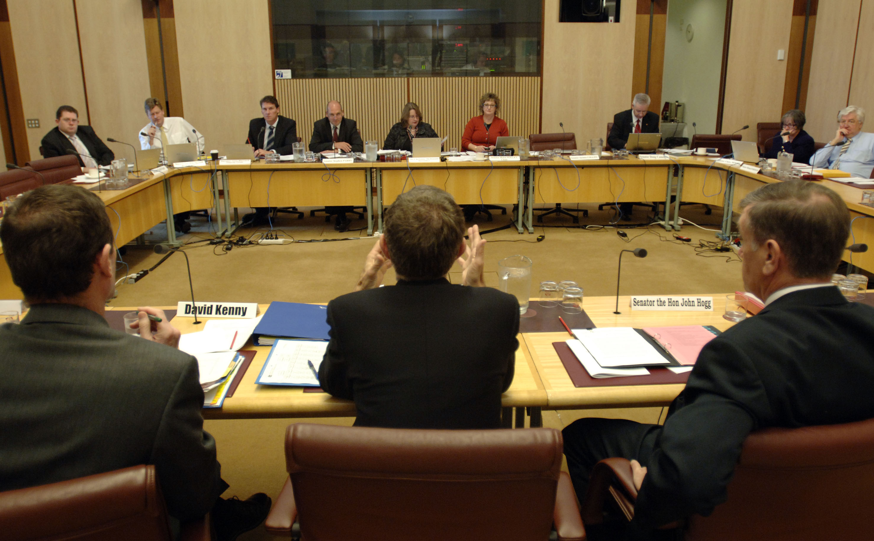\x3cp\x3eFinance and Public Administration Legislation Committee members questioning Alan Thompson, Secretary of the Department of Parliamentary Services, 25 May 2009. DPS Auspic.\x3c/p\x3e